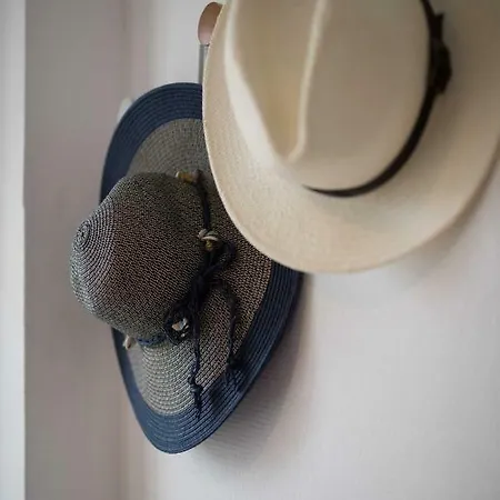 Le à Pied Et Son Parking Privé *