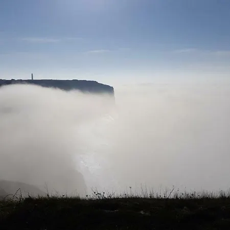 Le A Pied Et Son Parking Prive *